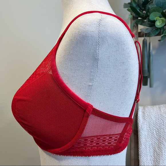 🌸 Victoria’s Secret Incredible Plunge Bra - Picture 3 of 11